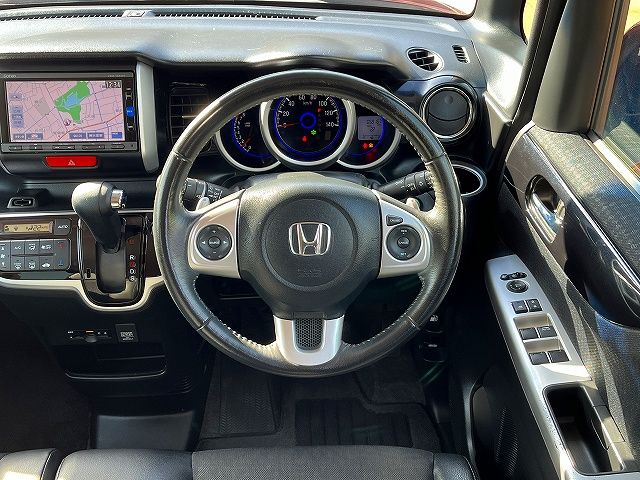 HONDA N BOX 2015 Image 31