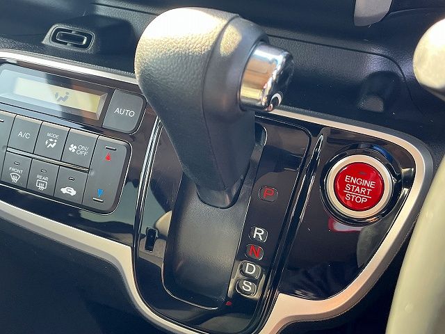 HONDA N BOX 2015 Image 31