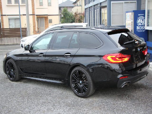 BMW 5SERIES TOURING 2019 Image 31
