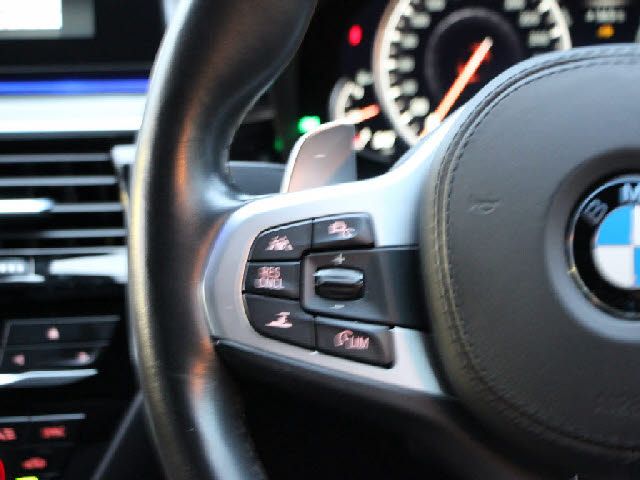 BMW 5SERIES TOURING 2019 Image 31