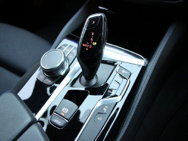 BMW 5SERIES TOURING 2019 Image 31