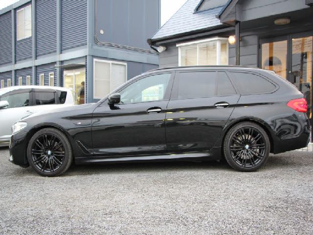 BMW 5SERIES TOURING 2019 Image 31