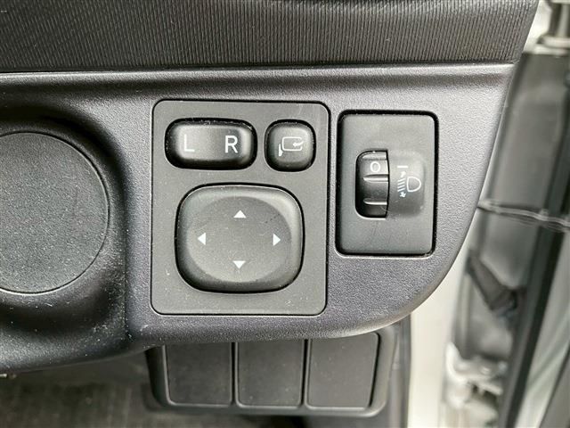 TOYOTA AQUA 2018 Image 31