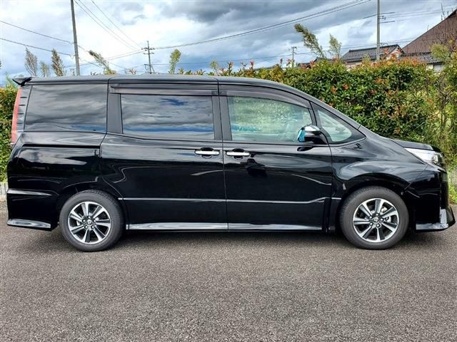 TOYOTA NOAH 2021 Image 31