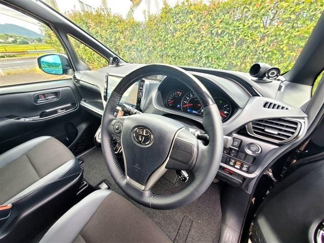 TOYOTA NOAH 2021 Image 31