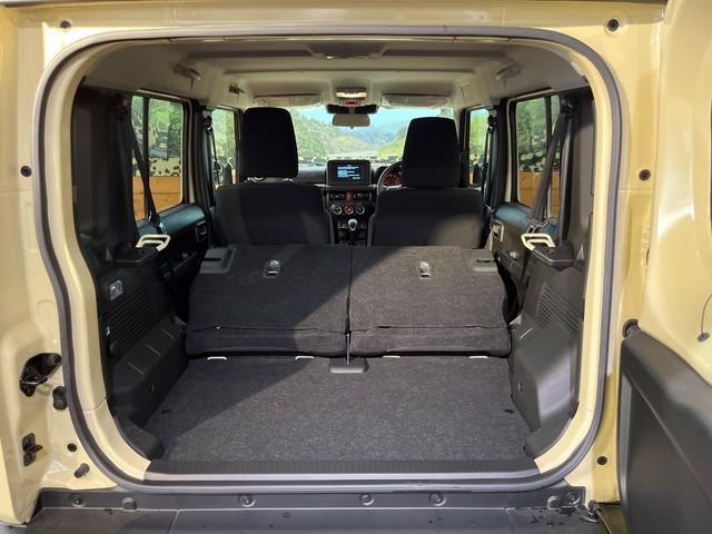 SUZUKI JIMNY NOMADE 2025 Image 31