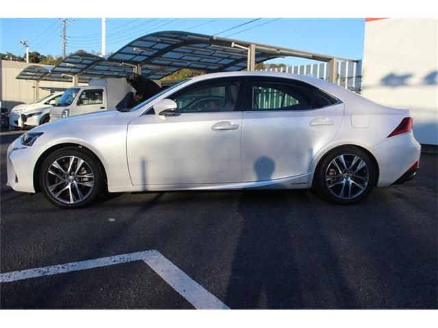 TOYOTA LEXUS IS300H 2017 Image 31