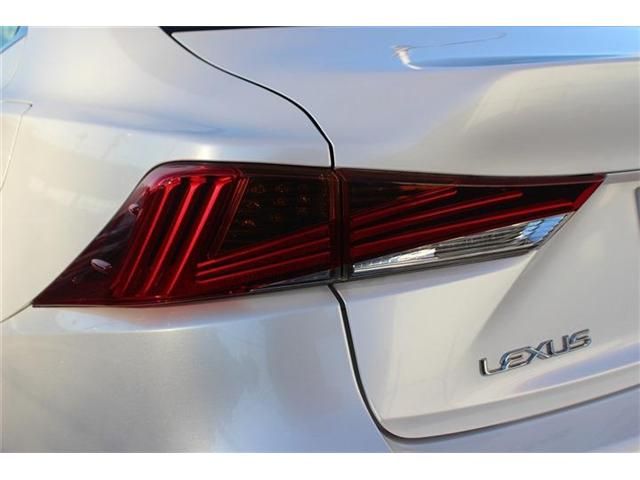 TOYOTA LEXUS IS300H 2017 Image 31