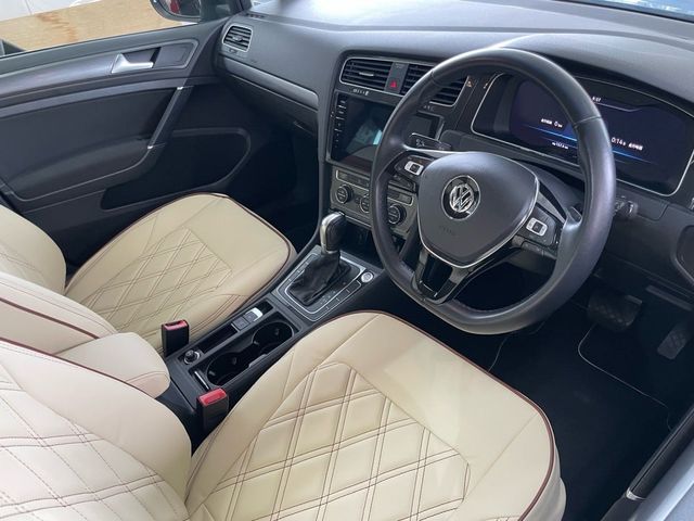 VOLKSWAGEN GOLF VARI 2019 Image 31