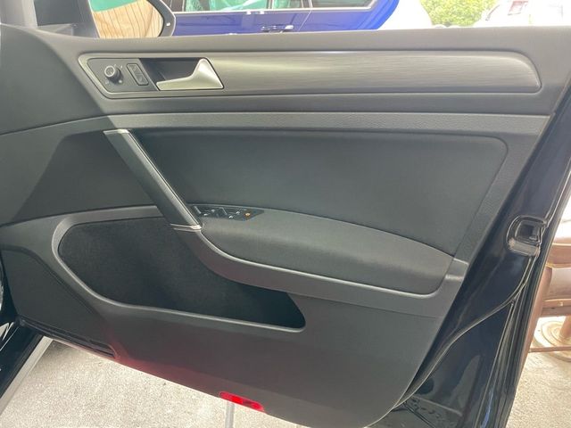 VOLKSWAGEN GOLF VARI 2019 Image 31