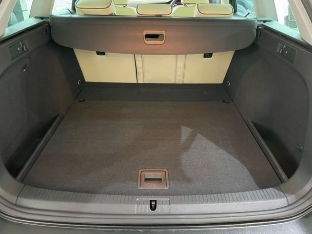 VOLKSWAGEN GOLF VARI 2019 Image 31