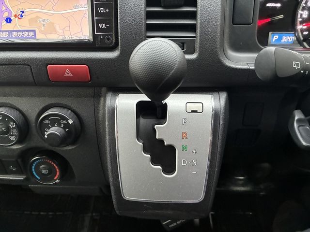 TOYOTA HIACE VAN 1.25T 2WD 2020 Image 31