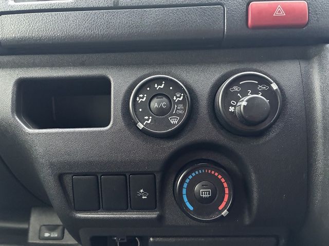 TOYOTA HIACE VAN 1.25T 2WD 2020 Image 31