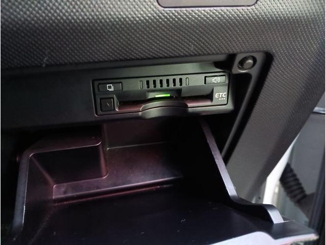 TOYOTA ESTIMA HYBRID 4WD 2019 Image 31