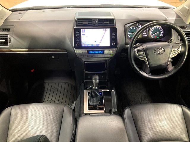 TOYOTA LANDCRUISER PRADO 2023 Image 31