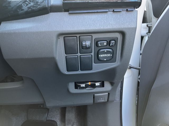 TOYOTA PRIUS 2010 Image 31