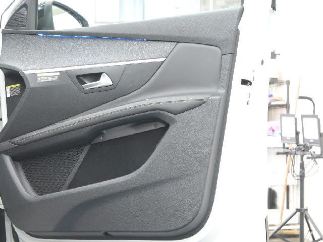 PEUGEOT 3008 2018 Image 31