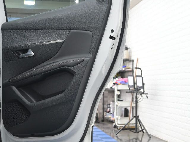 PEUGEOT 3008 2018 Image 31