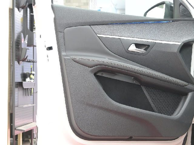 PEUGEOT 3008 2018 Image 31