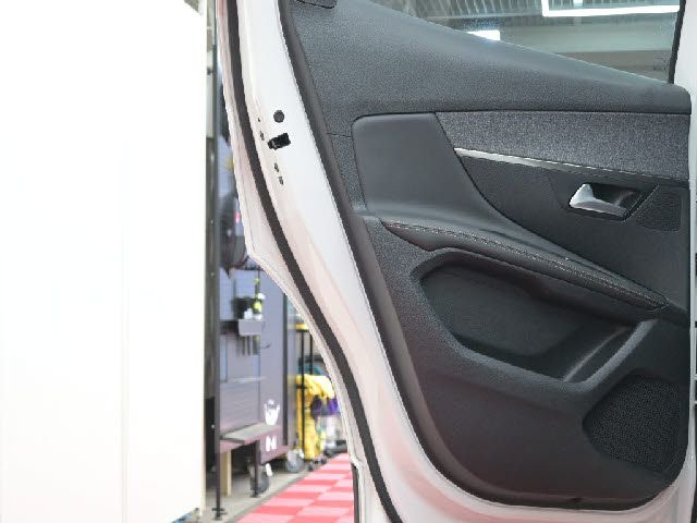 PEUGEOT 3008 2018 Image 31