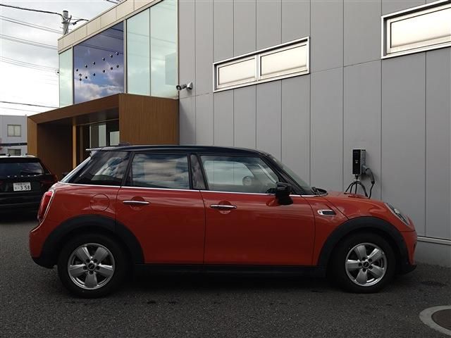 BMW MINI COOPER D 5DOOR 2021 Image 31