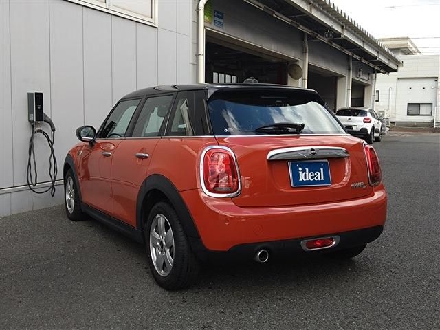 BMW MINI COOPER D 5DOOR 2021 Image 31