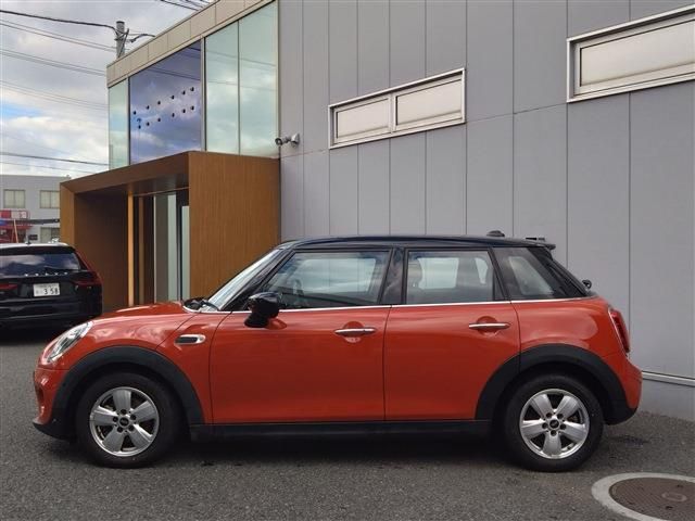 BMW MINI COOPER D 5DOOR 2021 Image 31