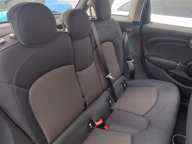 BMW MINI COOPER D 5DOOR 2021 Image 31