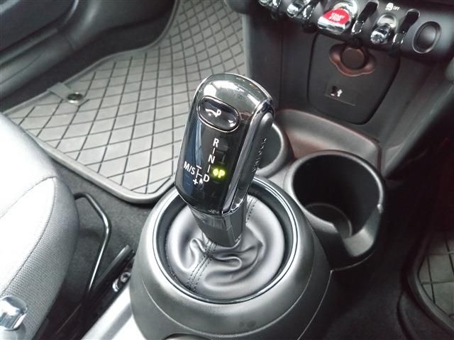 BMW MINI COOPER D 5DOOR 2021 Image 31