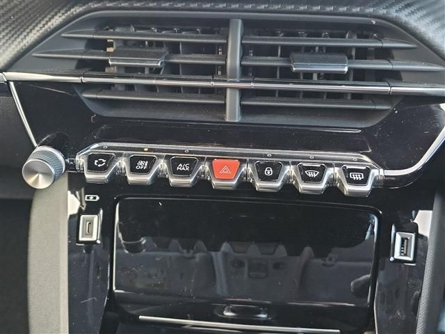 PEUGEOT 208 2020 Image 31