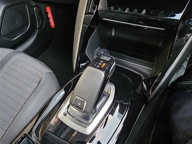 PEUGEOT 208 2020 Image 31