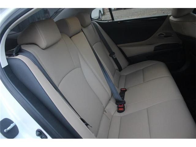 TOYOTA LEXUS ES300H 2020 Image 31