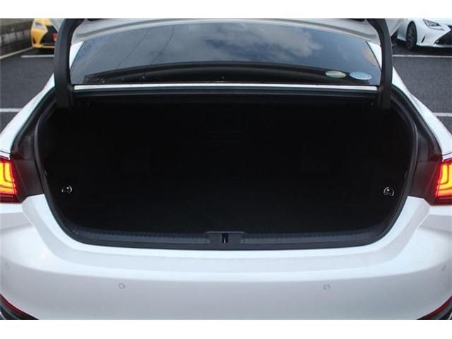 TOYOTA LEXUS ES300H 2020 Image 31