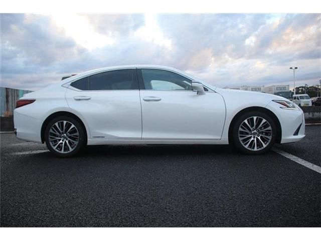 TOYOTA LEXUS ES300H 2020 Image 31