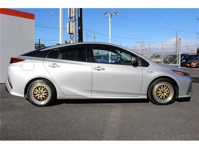 TOYOTA PRIUS PHV 2017 Image 31