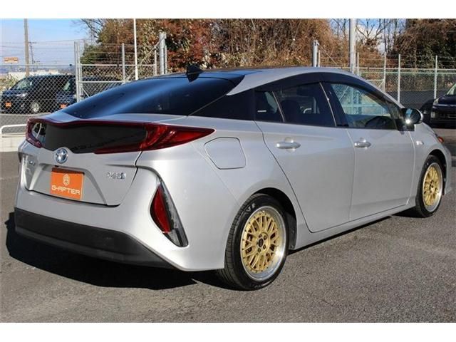 TOYOTA PRIUS PHV 2017 Image 31