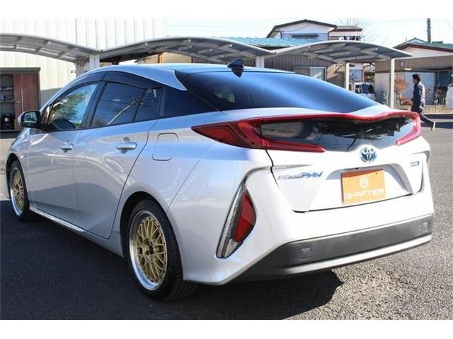 TOYOTA PRIUS PHV 2017 Image 31