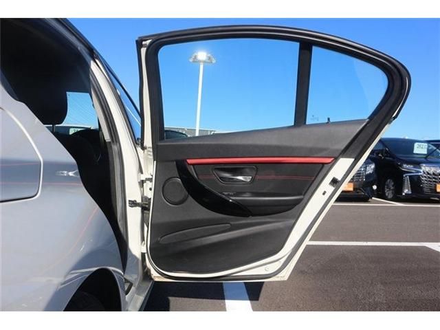 BMW 3SERIES SEDAN 2017 Image 31