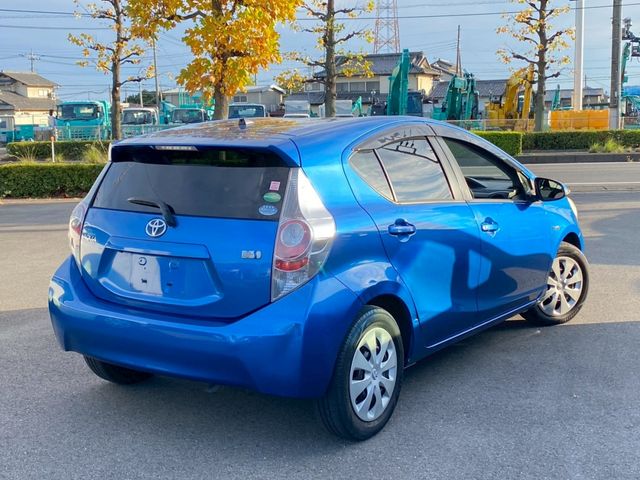 TOYOTA AQUA 2013 Image 31