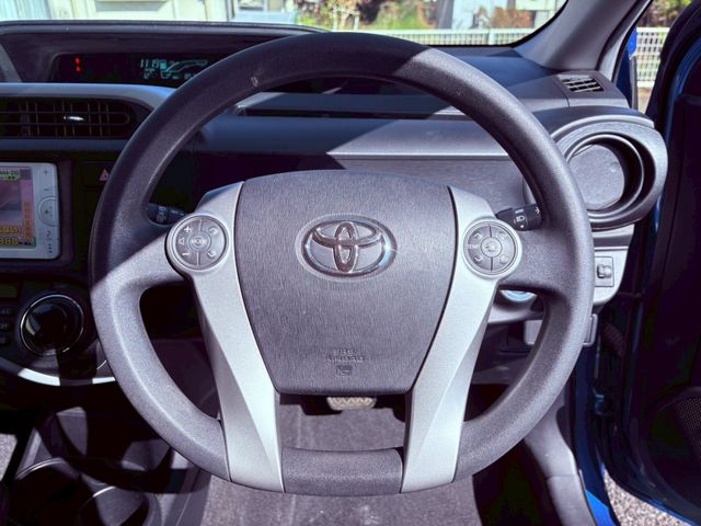 TOYOTA AQUA 2013 Image 31
