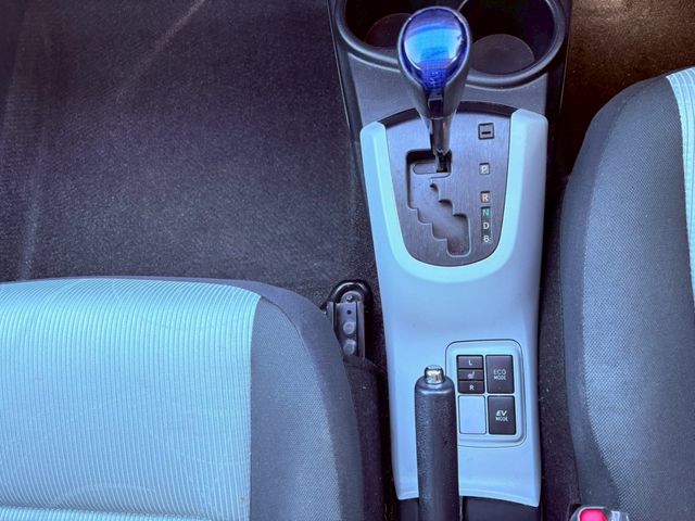 TOYOTA AQUA 2013 Image 31