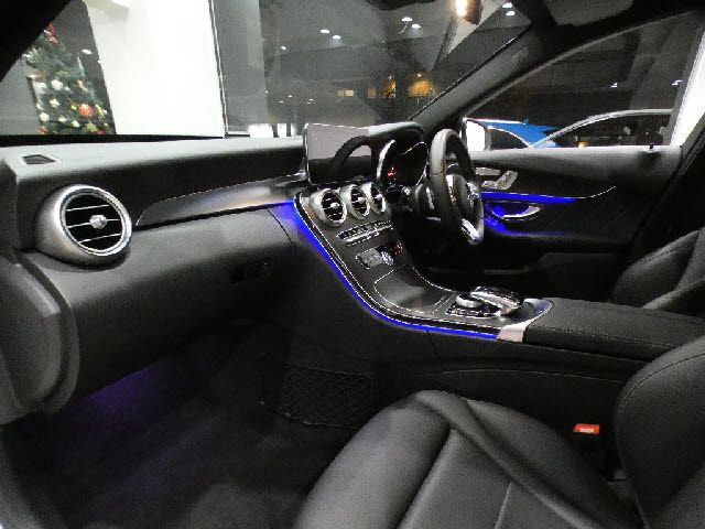 MERCEDES BENZ C CLAS 2018 Image 31