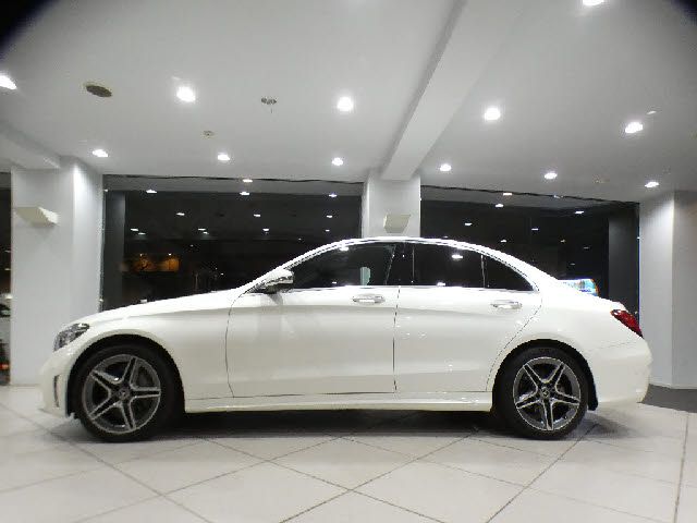 MERCEDES BENZ C CLAS 2018 Image 31