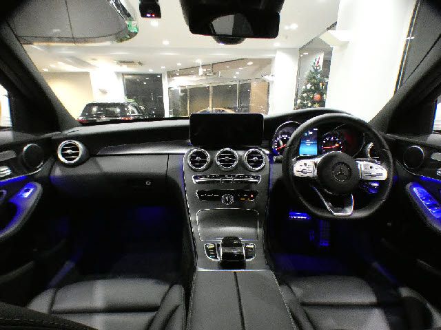 MERCEDES BENZ C CLAS 2018 Image 31