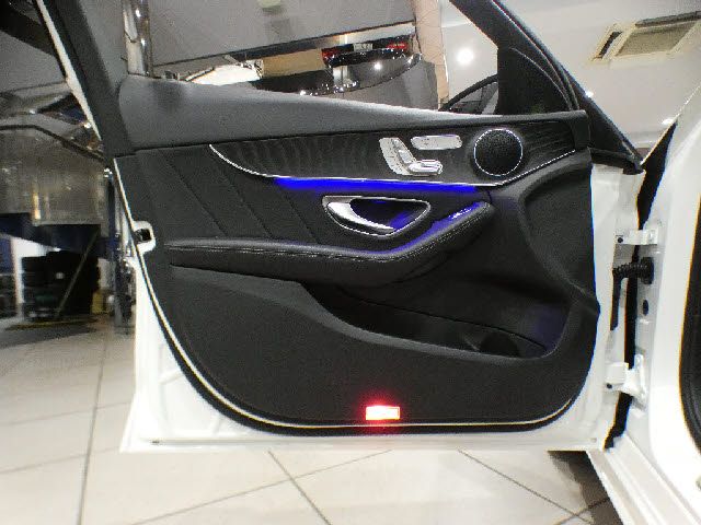 MERCEDES BENZ C CLAS 2018 Image 31