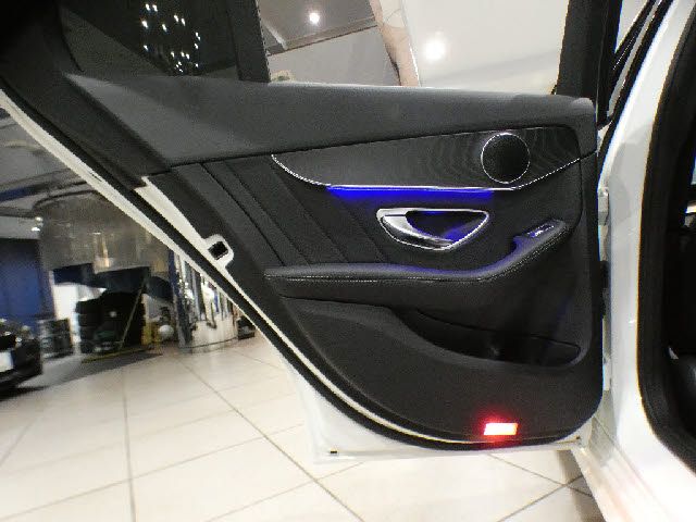 MERCEDES BENZ C CLAS 2018 Image 31