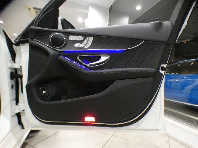 MERCEDES BENZ C CLAS 2018 Image 31