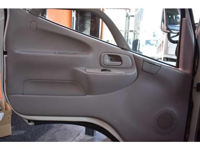 HINO DUTRO 2008 Image 31