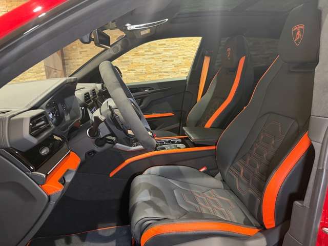 LAMBORGHINI URUS 2025 Image 31