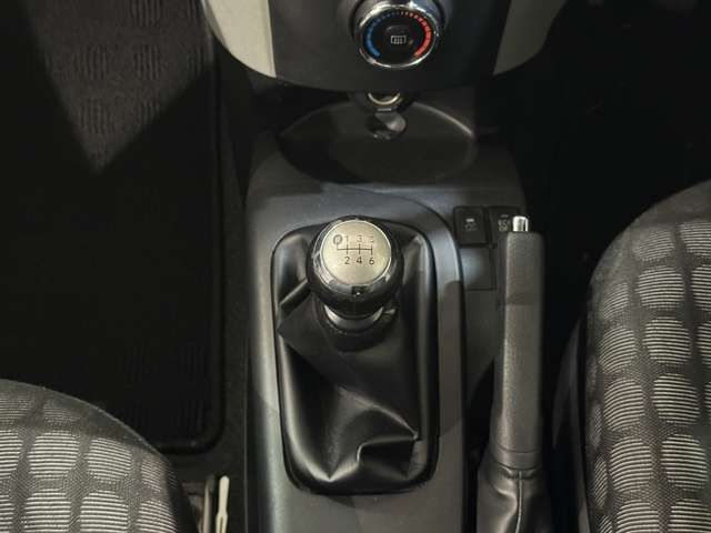 TOYOTA IQ 2012 Image 31